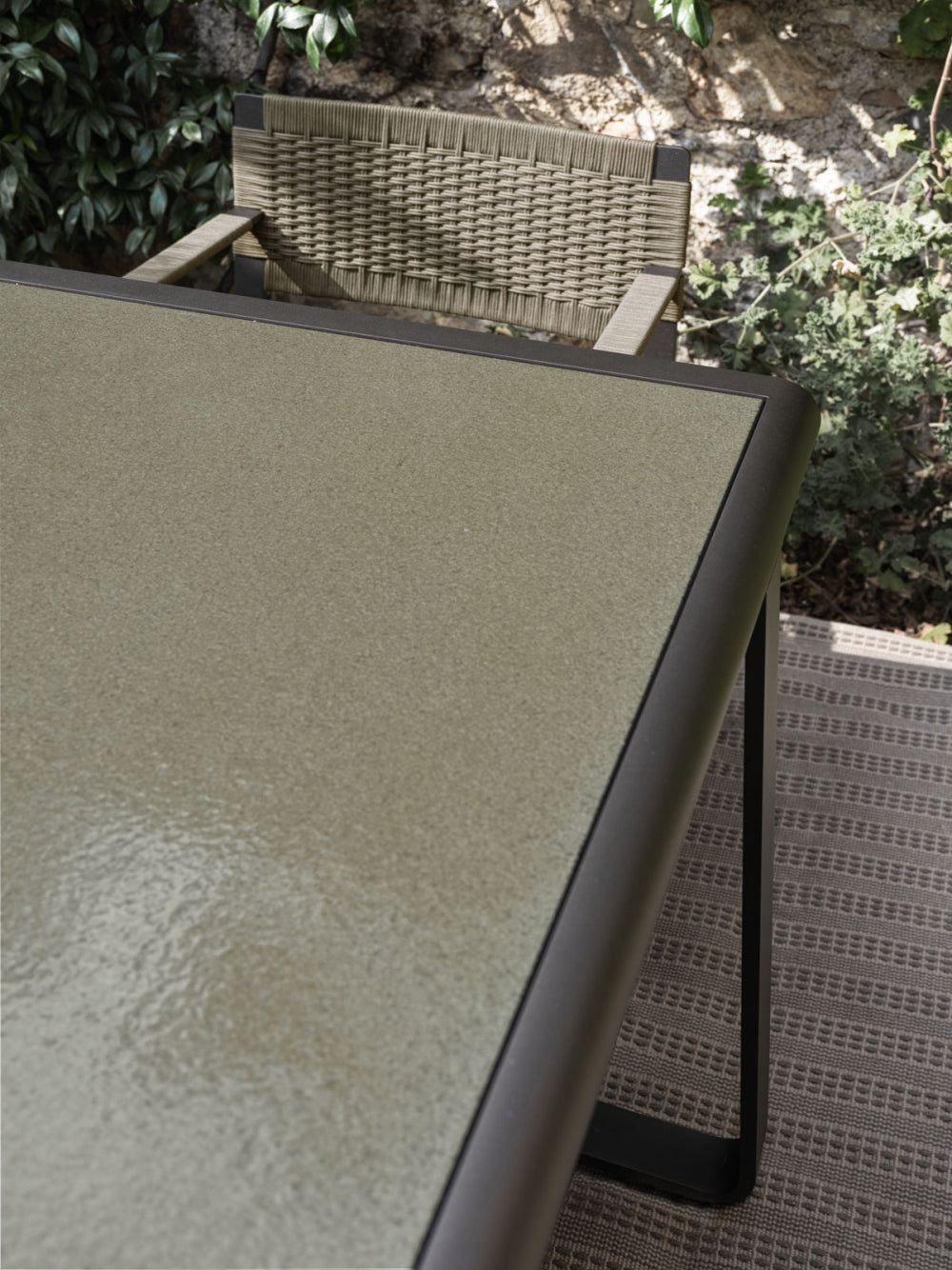 GOLDEN GATE OUTDOOR TABLE